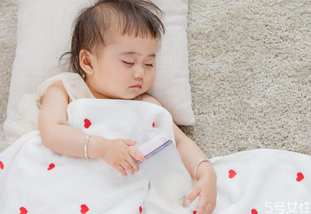 寶寶晚上睡覺老是醒怎么辦 如何改善寶寶睡眠 寶寶晚上睡覺老是醒怎么辦 如何改善寶寶睡眠