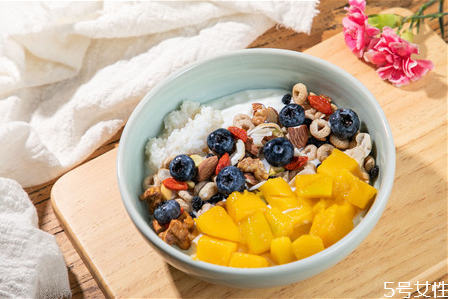 小孩早上吃燕麥片好嗎 早餐吃燕麥片配什么好 小孩早上吃燕麥片好嗎 早餐吃燕麥片配什么好