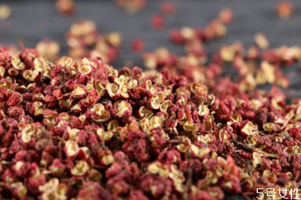 花椒怎么去濕氣最有效 花椒水去濕氣需要多久 花椒怎么去濕氣最有效 花椒水去濕氣需要多久