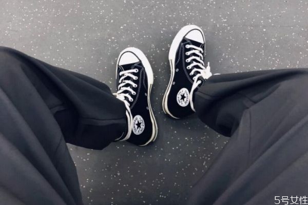 匡威鞋盒怎么看真假 教你匡威怎么不開膠 匡威鞋盒怎么看真假 教你匡威怎么不開膠