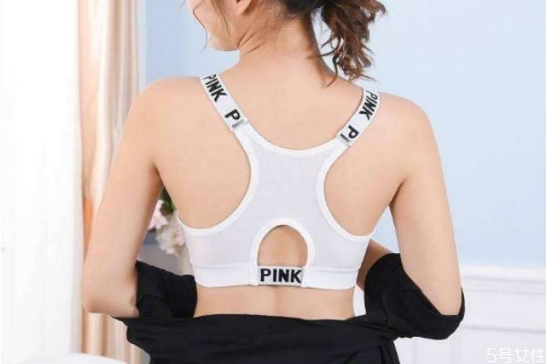 穿運動內(nèi)衣睡覺好不好 穿運動內(nèi)衣里面還要穿什么 穿運動內(nèi)衣睡覺好不好 穿運動內(nèi)衣里面還要穿什么