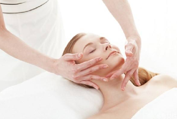 黑頭有必要清理嗎 臉上的黑頭不擠出來會(huì)自己消失嗎 黑頭有必要清理嗎 臉上的黑頭不擠出來會(huì)自己消失嗎