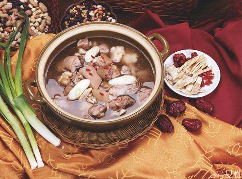 冬季哪些人適合進補 適合冬季進補的藥材 冬季哪些人適合進補 適合冬季進補的藥材