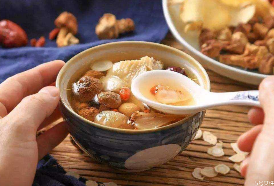 冬季哪些人適合進補 適合冬季進補的藥材 冬季哪些人適合進補 適合冬季進補的藥材