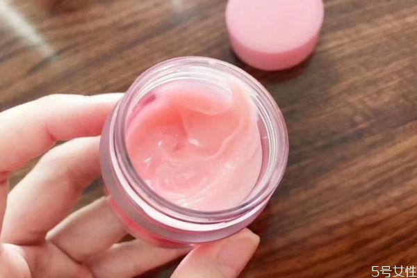 經(jīng)常使用唇膜會怎么樣 唇膜可以用手涂嗎 經(jīng)常使用唇膜會怎么樣 唇膜可以用手涂嗎