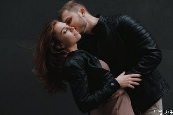 老公微信曖昧算出軌嗎 三種男人最傷老婆的心 老公微信曖昧算出軌嗎 三種男人最傷老婆的心