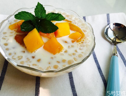 西米不熟吃了會怎么樣 西米煮前要泡水嗎 西米不熟吃了會怎么樣 西米煮前要泡水嗎