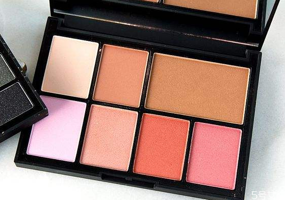 眼妝包括什么 畫眼妝步驟講解 眼妝包括什么 畫眼妝步驟講解