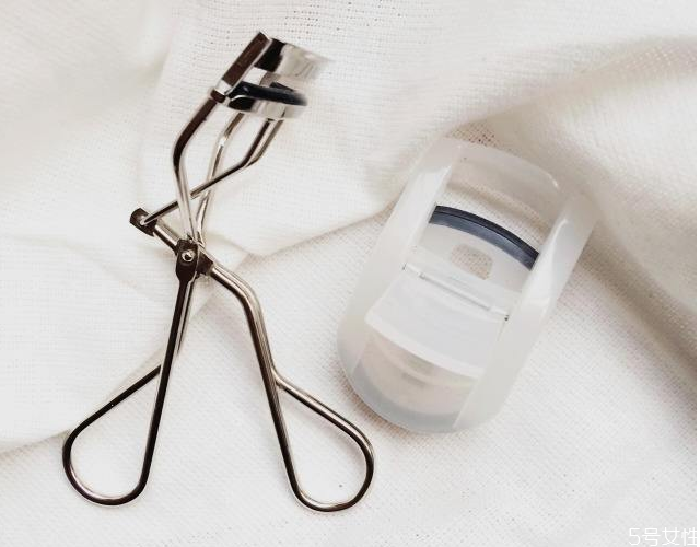 眼妝包括什么 畫眼妝步驟講解 眼妝包括什么 畫眼妝步驟講解