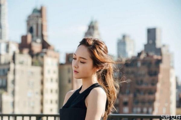 白頭粉刺和黑頭粉刺的區(qū)別 臉上長白頭粉刺怎么去除 白頭粉刺和黑頭粉刺的區(qū)別 臉上長白頭粉刺怎么去除