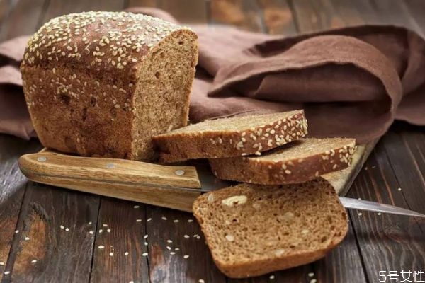 全麥面包會(huì)上火嗎 全麥面包會(huì)不會(huì)升血糖 全麥面包會(huì)上火嗎 全麥面包會(huì)不會(huì)升血糖