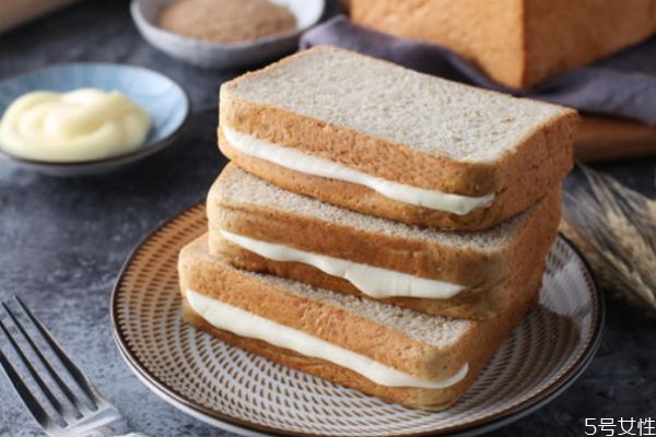 減肥為什么吃全麥面包 全麥面包減肥注意事項(xiàng) 減肥為什么吃全麥面包 全麥面包減肥注意事項(xiàng)