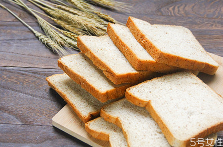 寶寶吃全麥?zhǔn)称泛脝?寶寶吃什么面粉好 寶寶吃全麥?zhǔn)称泛脝?寶寶吃什么面粉好