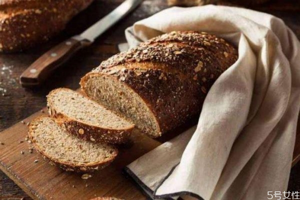 全麥面包會(huì)上火嗎 全麥面包會(huì)不會(huì)升血糖 全麥面包會(huì)上火嗎 全麥面包會(huì)不會(huì)升血糖