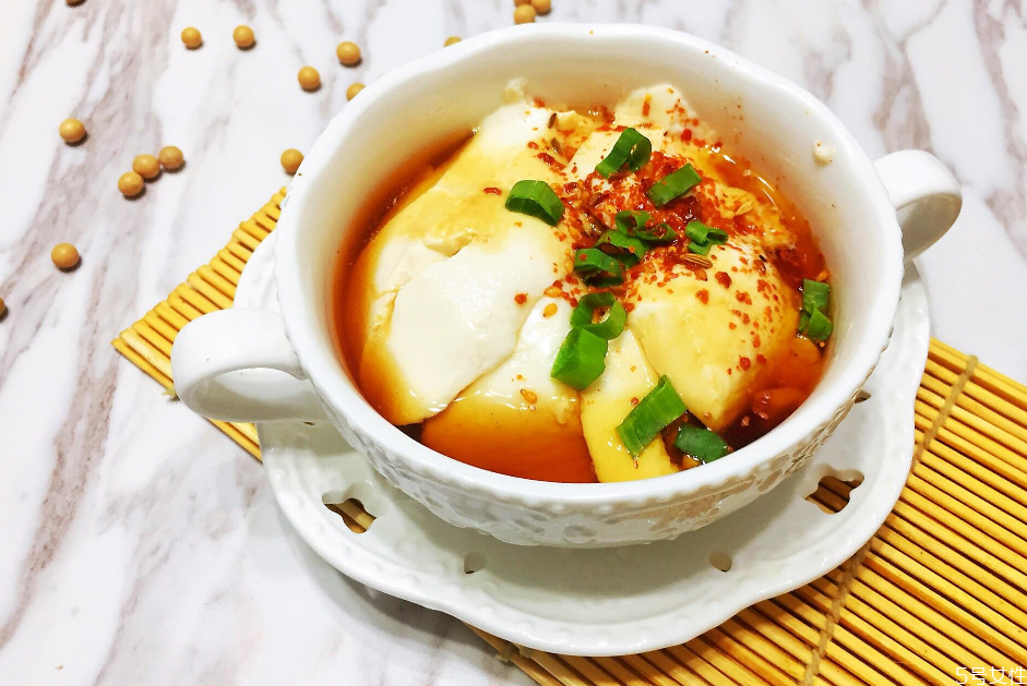 豆腐腦和豆?jié){哪個(gè)更有營(yíng)養(yǎng) 減肥可以吃豆腐腦嗎 豆腐腦和豆?jié){哪個(gè)更有營(yíng)養(yǎng) 減肥可以吃豆腐腦嗎