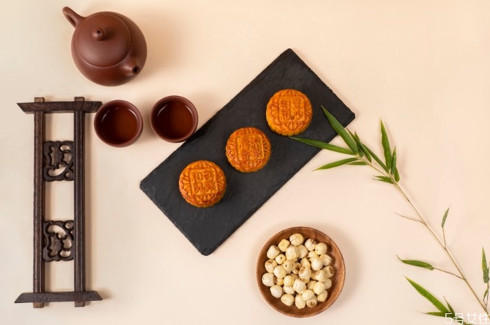 月餅漏氣了還能吃嗎 月餅漏氣多久會壞 月餅漏氣了還能吃嗎 月餅漏氣多久會壞