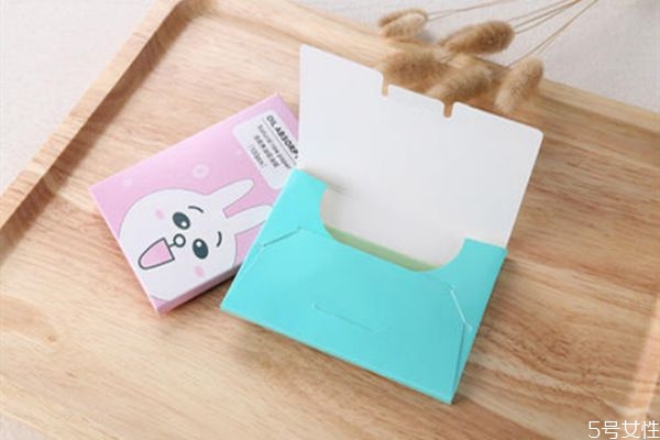 護膚之后可以用吸油紙嗎 涂好面霜后可以用吸油紙嗎 護膚之后可以用吸油紙嗎 涂好面霜后可以用吸油紙嗎