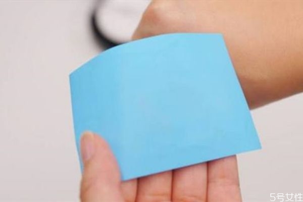 可伶可俐吸油紙打開方式 可伶可俐吸油紙藍(lán)粉區(qū)別 可伶可俐吸油紙打開方式 可伶可俐吸油紙藍(lán)粉區(qū)別