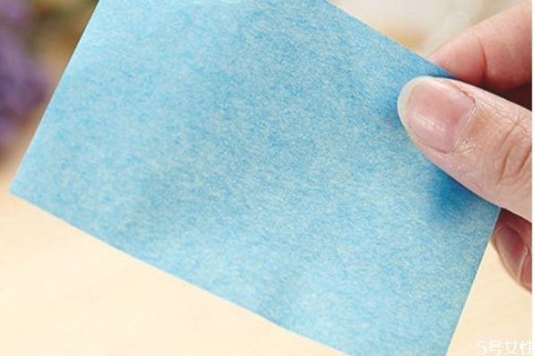 為什么吸油紙讓臉變得很干 吸油紙和普通紙巾區(qū)別 為什么吸油紙讓臉變得很干 吸油紙和普通紙巾區(qū)別