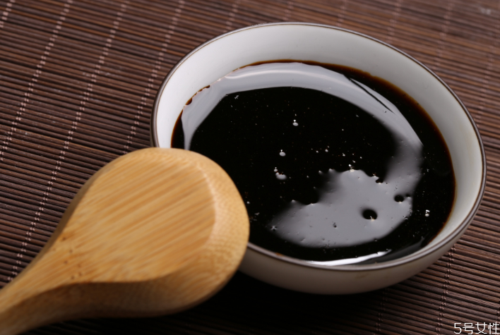 秋梨膏用什么水沖比較好 秋梨膏有什么副作用嗎 秋梨膏用什么水沖比較好 秋梨膏有什么副作用嗎