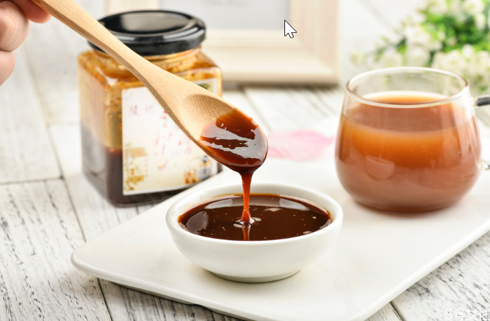 秋梨膏用什么水沖比較好 秋梨膏有什么副作用嗎 秋梨膏用什么水沖比較好 秋梨膏有什么副作用嗎