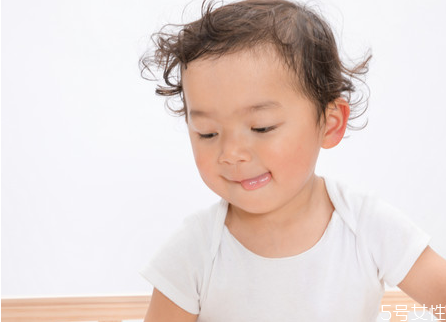 寶寶長牙發(fā)燒怎么處理 寶寶長牙發(fā)燒會(huì)反反復(fù)復(fù)嗎 寶寶長牙發(fā)燒怎么處理 寶寶長牙發(fā)燒會(huì)反反復(fù)復(fù)嗎