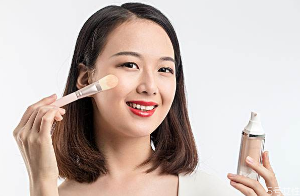 粉底液的其他用途 化妝品過期怎么變廢為寶 粉底液的其他用途 化妝品過期怎么變廢為寶