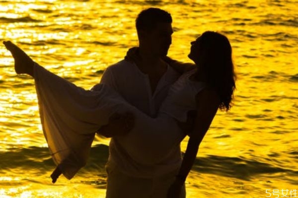 離婚怎樣讓老公回心轉(zhuǎn)意 勸老公回心轉(zhuǎn)意的話語 離婚怎樣讓老公回心轉(zhuǎn)意 勸老公回心轉(zhuǎn)意的話語