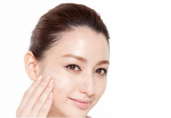 只涂bb霜不定妝可以嗎 氣墊bb和bb霜哪個更持久 只涂bb霜不定妝可以嗎 氣墊bb和bb霜哪個更持久