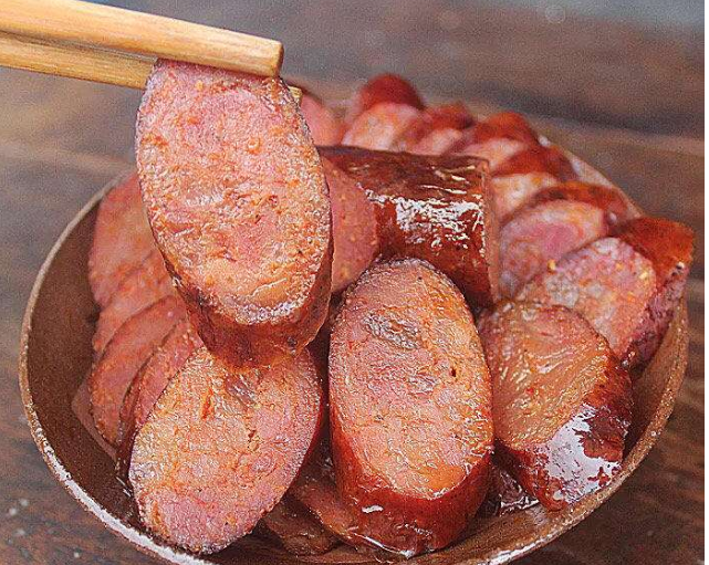 臘腸是生的還是熟的 臘腸變酸什么原因 臘腸是生的還是熟的 臘腸變酸什么原因