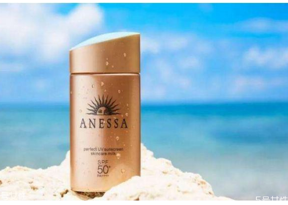 涂防曬不洗臉睡覺會怎樣 防曬霜要用卸妝水卸嗎 涂防曬不洗臉睡覺會怎樣 防曬霜要用卸妝水卸嗎