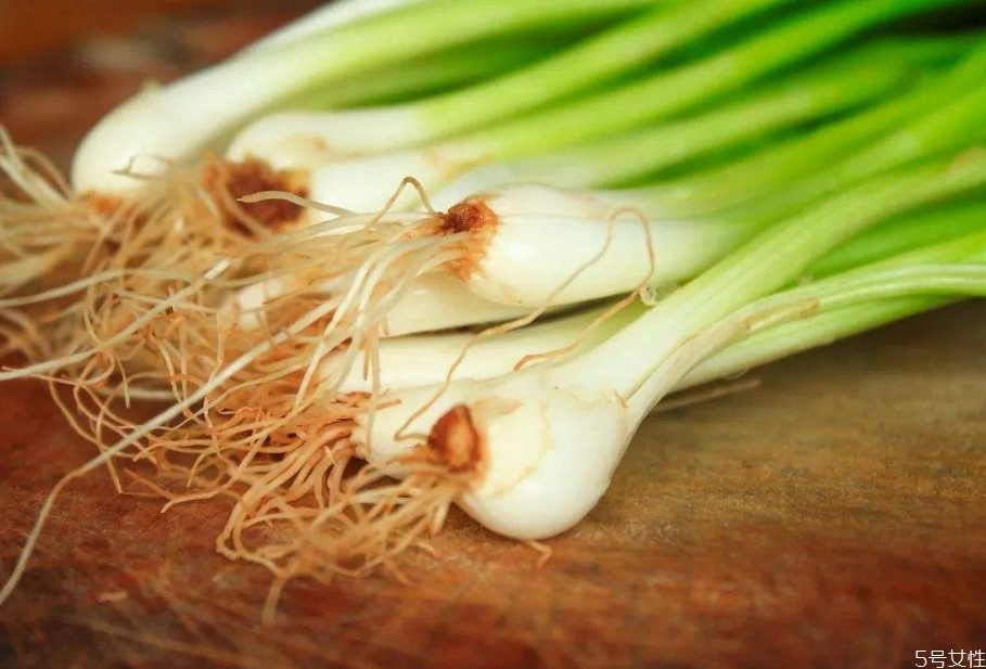 蔥白煮水需要煮多久 蔥白煮水的做法 蔥白煮水需要煮多久 蔥白煮水的做法