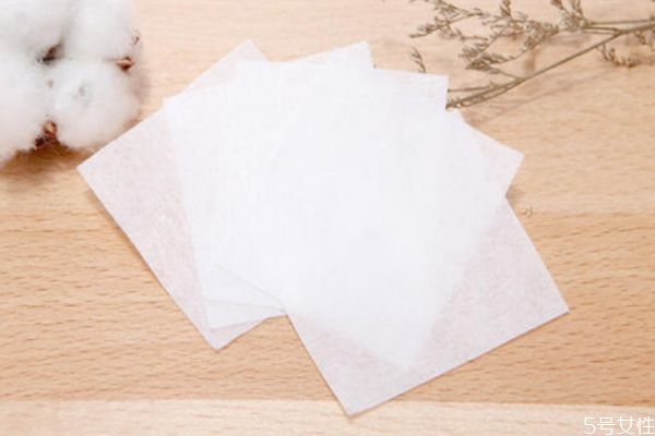 爽膚水用厚的還是薄的化妝棉 為什么護膚要用厚的化妝棉 爽膚水用厚的還是薄的化妝棉 為什么護膚要用厚的化妝棉