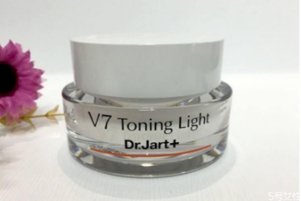 不化妝只涂素顏霜可以嗎 只涂素顏霜就出門嗎 不化妝只涂素顏霜可以嗎 只涂素顏霜就出門嗎