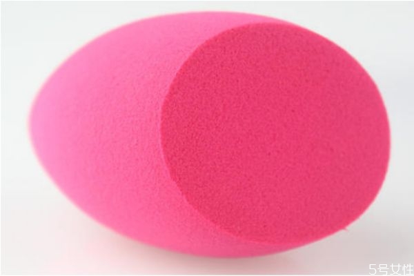 新買的美妝蛋要泡多長時間 美妝蛋每次用完怎么保存合適 新買的美妝蛋要泡多長時間 美妝蛋每次用完怎么保存合適