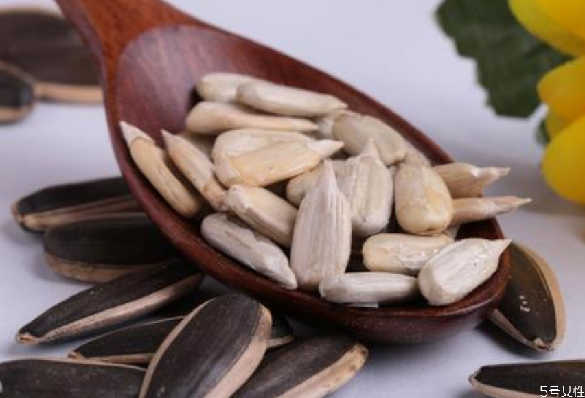 經(jīng)常嗑瓜子會(huì)胖嗎 經(jīng)常嗑瓜子臉會(huì)變大嗎 經(jīng)常嗑瓜子會(huì)胖嗎 經(jīng)常嗑瓜子臉會(huì)變大嗎