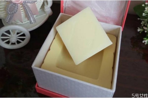 馬油羊奶皂的功效與作用 馬油羊奶皂真的祛痘嗎 馬油羊奶皂的功效與作用 馬油羊奶皂真的祛痘嗎