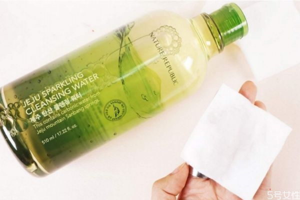 沒(méi)有卸妝油怎么卸妝 沒(méi)有卸妝油用什么卸妝最干凈 沒(méi)有卸妝油怎么卸妝 沒(méi)有卸妝油用什么卸妝最干凈