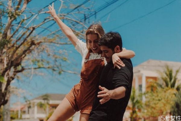 男人出軌后最明顯表現(xiàn) 老公有沒(méi)有外遇一眼就能看出來(lái)