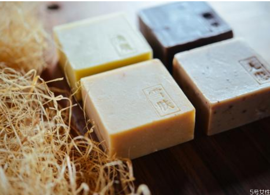 手工皂能不能洗臉 手工皂洗臉對(duì)皮膚好嗎 手工皂能不能洗臉 手工皂洗臉對(duì)皮膚好嗎