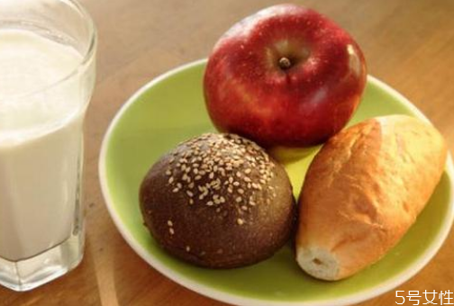 蘋(píng)果和香蕉哪個(gè)減肥效果更好 蘋(píng)果減肥法真的有效嗎 蘋(píng)果和香蕉哪個(gè)減肥效果更好 蘋(píng)果減肥法真的有效嗎