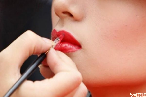 如何畫出嘟嘟唇 怎么畫出漂亮的嘴唇 如何畫出嘟嘟唇 怎么畫出漂亮的嘴唇