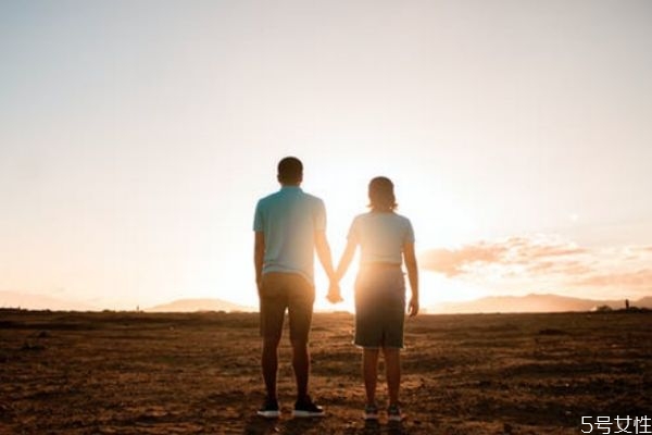 當(dāng)男生開(kāi)始對(duì)你有保護(hù)欲 成熟男人追女人的手段 當(dāng)男生開(kāi)始對(duì)你有保護(hù)欲 成熟男人追女人的手段