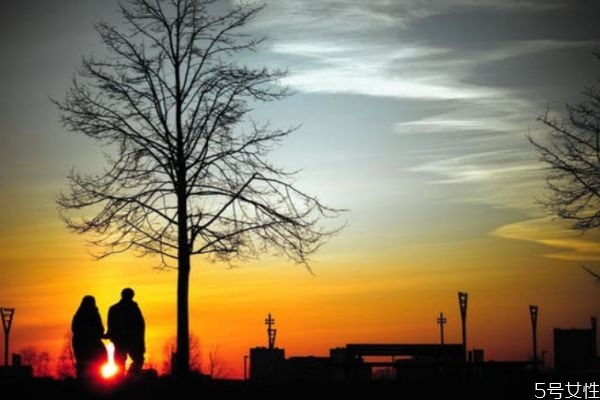 如何找女生聊天 和女孩子聊天開場(chǎng)白 如何找女生聊天 和女孩子聊天開場(chǎng)白