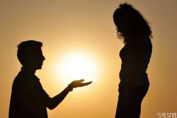 女生讓你追她的暗示 女生等你主動的表現(xiàn) 女生讓你追她的暗示 女生等你主動的表現(xiàn)