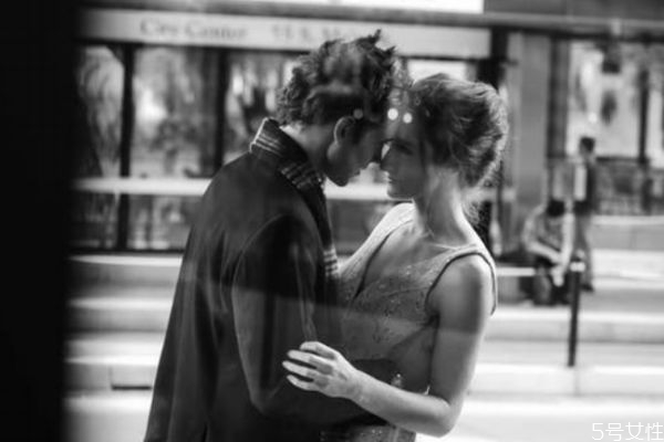 當(dāng)男生開(kāi)始對(duì)你有保護(hù)欲 成熟男人追女人的手段 當(dāng)男生開(kāi)始對(duì)你有保護(hù)欲 成熟男人追女人的手段