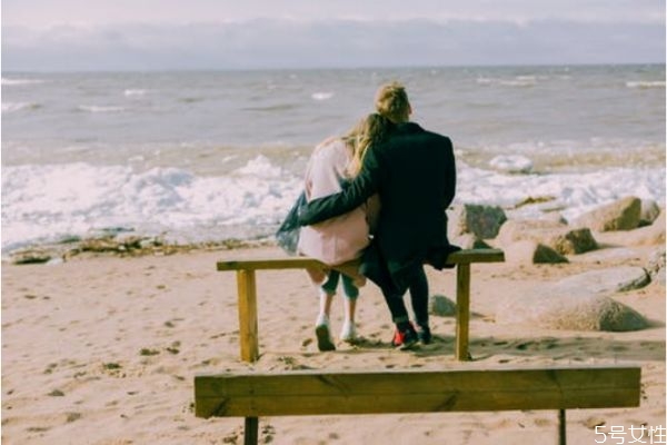 異性之間哪些動作算曖昧 兩人有曖昧的表現(xiàn) 異性之間哪些動作算曖昧 兩人有曖昧的表現(xiàn)