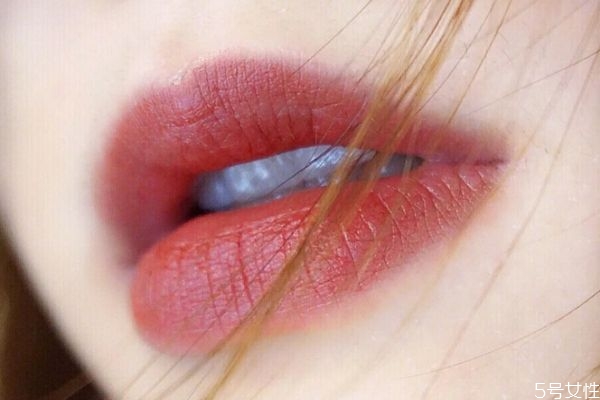 唇部護理怎么做 秋冬季如何護理唇部 唇部護理怎么做 秋冬季如何護理唇部