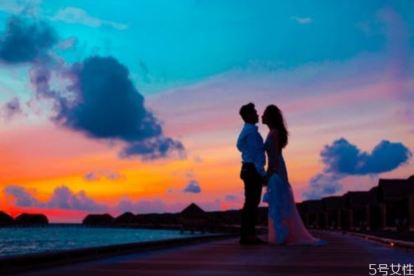 如何找女生聊天 和女孩子聊天開場(chǎng)白 如何找女生聊天 和女孩子聊天開場(chǎng)白