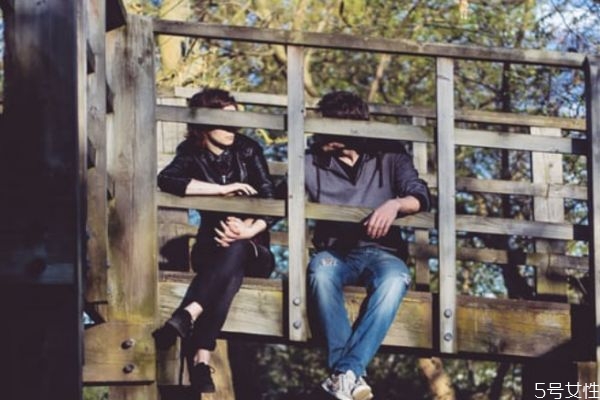 怎么追一個(gè)男生 追男孩子的技巧和方法